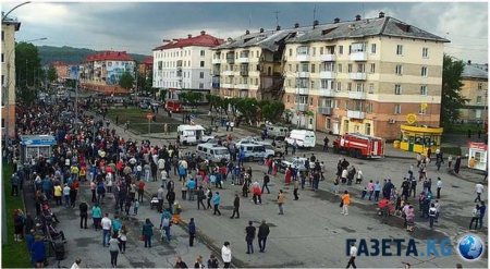 В Междуреченске под завалами рухнувшего дома находятся не менее 15 человек