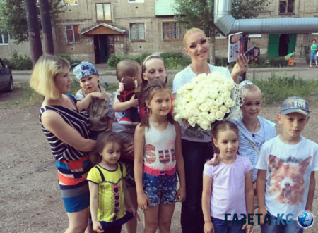 «Дети, голая ж… и храм» — Анастасия Волочкова опять привела в ярость поклонников